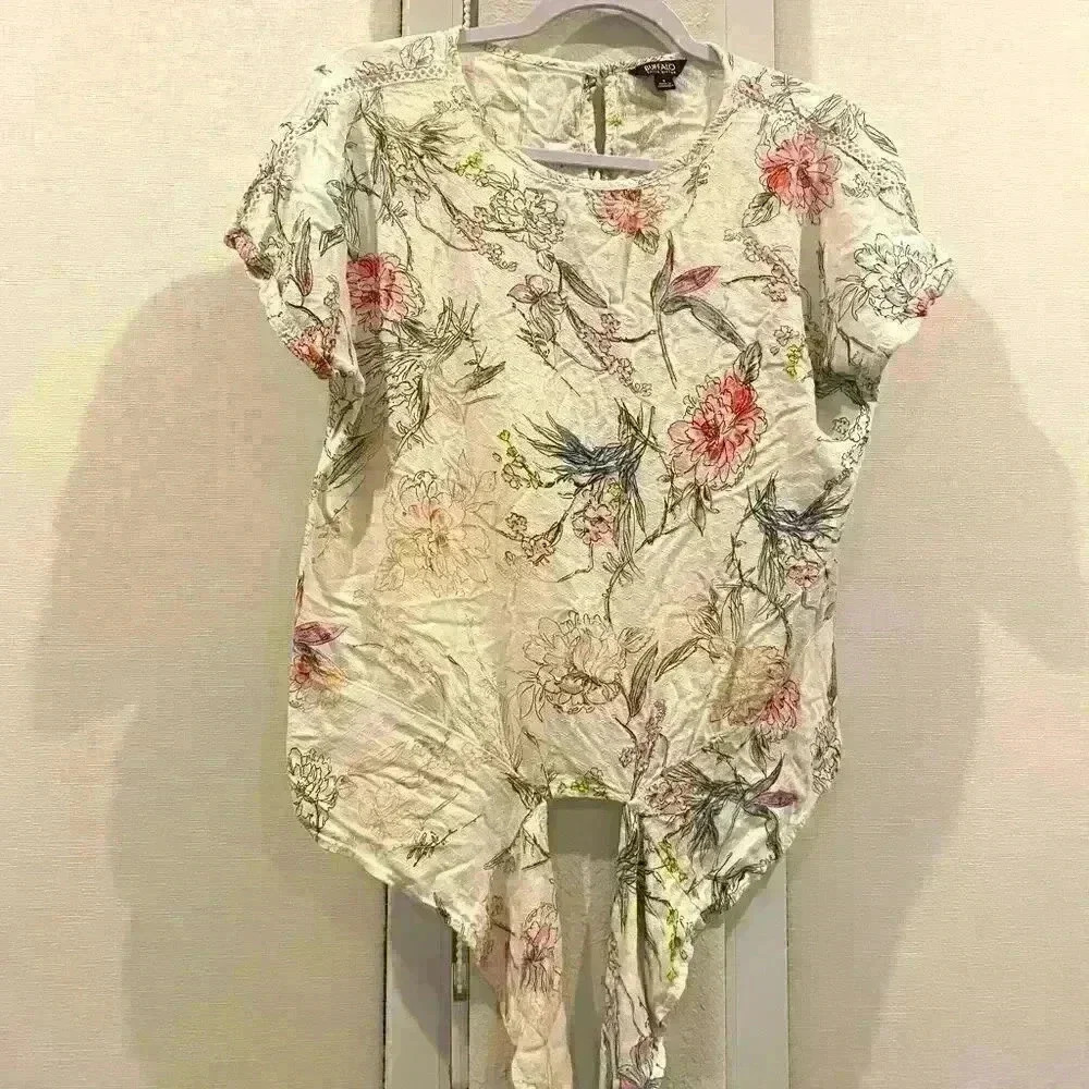 Buffalo white floral women knot front t shirt in Sz S (could fit Sz M) - EUC - Picture 1 of 4
